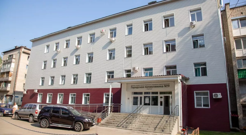 Здание поликлиники №9 Фото: Михаил Полубедов/"Вечерний Барнаул"