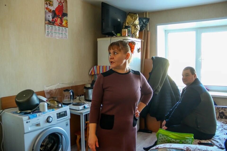 Наталья Чемоданова и ее муж ютятся в комнате площадью 18,1 кв. метра Фото: Виталий Барабаш