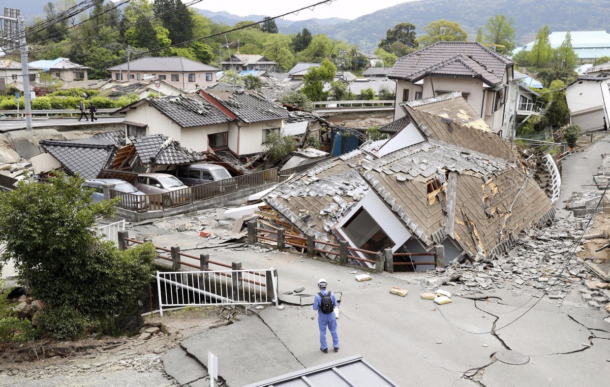 Землетрясение в реке. Землетрясение в Японии 2023. Катманду после землетрясения. Землетрясение Кюсю. Зелетряс.