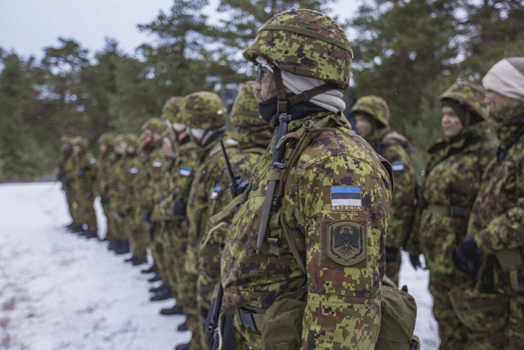 Эстония направит одного военного. Силы обороны Эстонии. Армия Эстонии 2022. Эстонская Военная форма. Учения эстонской армии.