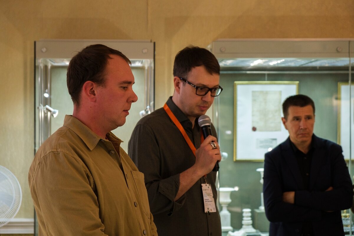 Открытие выставки «Нефритовая коллекция» в Музее истории камнерезного и ювелирного искусства. Денис Арцинович и Сергей Честюнин