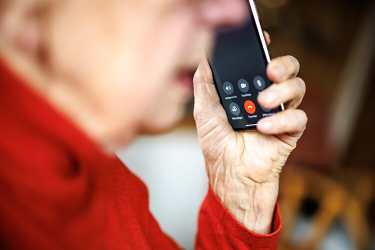    По данным следствия, общая сумма переводов на счета мошенников составила 12 млн 990 тыс. рублей — для этого Валентина Нечаева сделала почти 200 транзакций Фото: Global Look Press / www.globallookpress.com