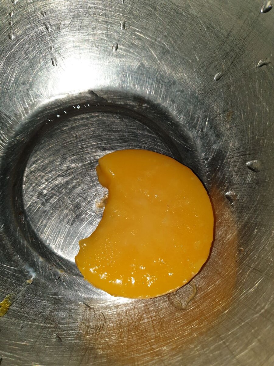 Это яичное масло из топленого козьего масла