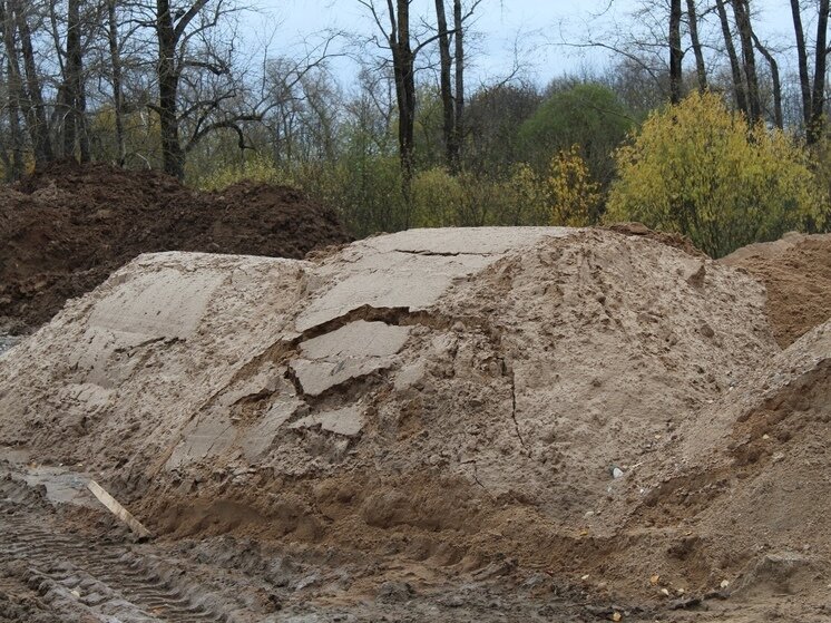 Добыча полезных ископаемых. Полезные ископаемые добыча. Павловский песчаный карьер тульская область. Рудник биркачан. Россыпные месторождения якутии.