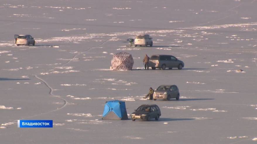 Зимняя рыбалка на неокрепшем льду во Владивостоке чревата штрафом