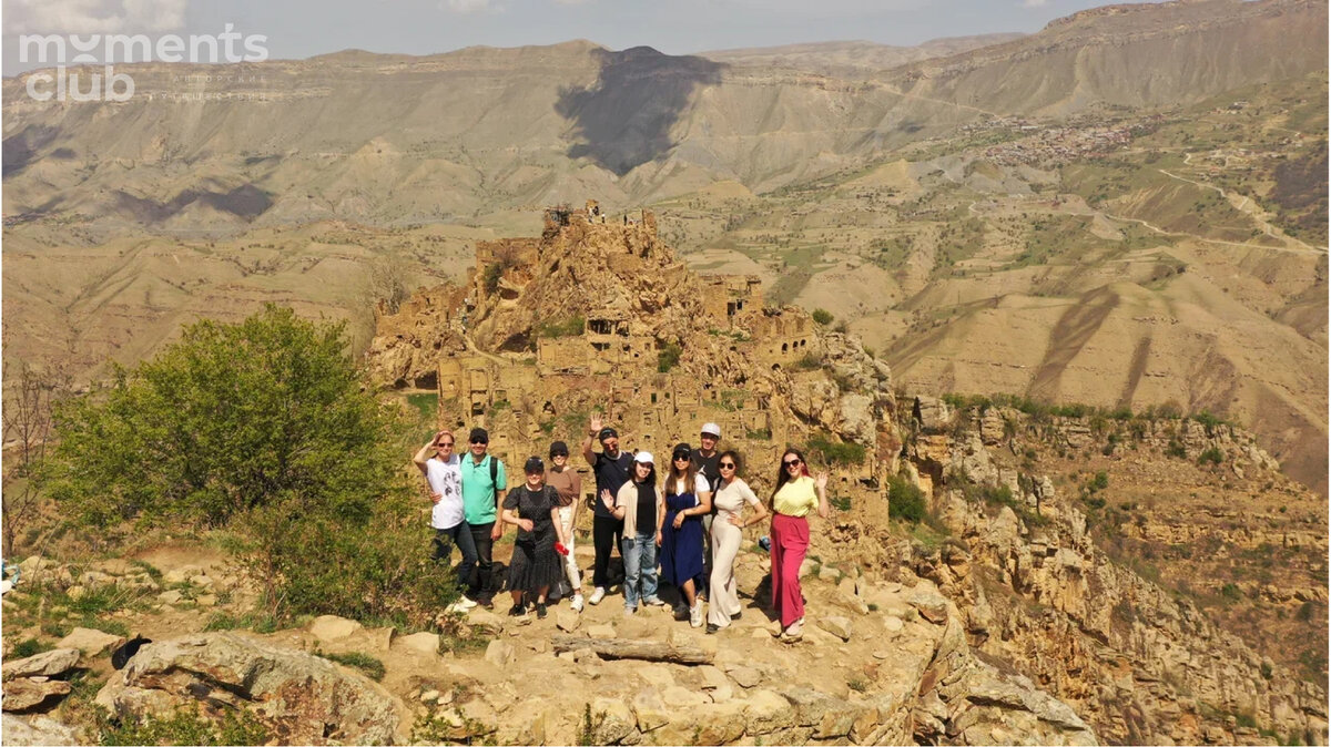 красная площадь москва экскурсия. куда съездить с детьми на экскурсию. экскурсанты казань кремль. активный отдых на природе. летний поход.