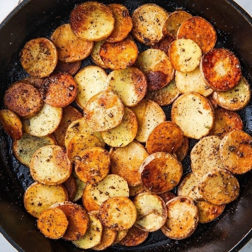 Картофель с розмарином и чесноком