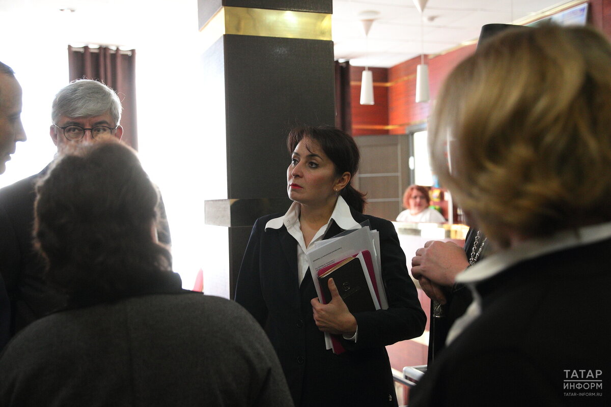 Перед началом заседания коллегии, Иван Гущин вместе с Лейлой Фазлеевой посетили несколько зданий в городе, признанных объектами культурного наследия. Фото: © Михаил Захаров / «Татар-информ»