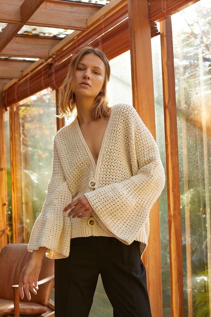 Переделка старой водолазки. Переделка одежды. Как сделать кофту больше. Дизайнерские переделки одежды. Переделка мужской футболки.