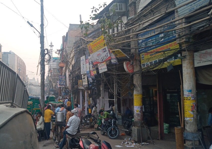 площадь нью дели. раджпатх дели. нью-дели) внутри храм. дели агра. столица дели средневековая индия.