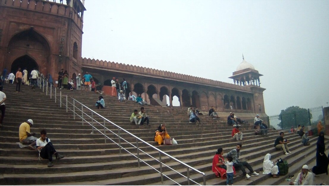 Маникарника гхат. Набережная варанаси. Гхаты варанаси. Древний город фатехпур-сикри. Город в индии 9.