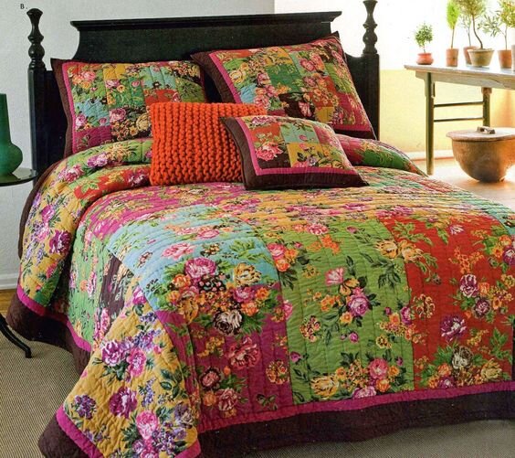 Лоскутное одеяло из больших блоков с цветочным мотивом