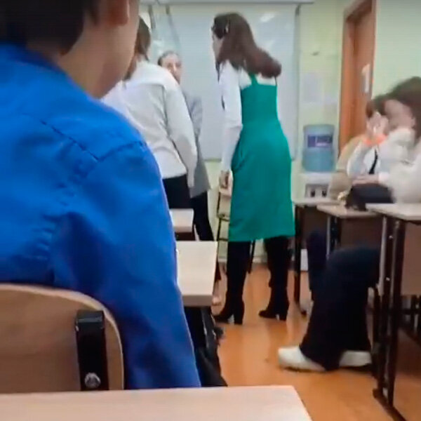 Уполномоченный по правам ребенка в Иркутской области Татьяна Афанасьева прокомментировала конфликт между учеником и учителем в одной из школ Братска. Напомним, педагог назвала школьника мразью и угрожала задушить. По мнению детского омбудсмена, учитель продемонстрировала недостойное поведение. Однако в своем телеграм-канале Татьяна Афанасьева поднимает тему профессионального выгорания педагогов.