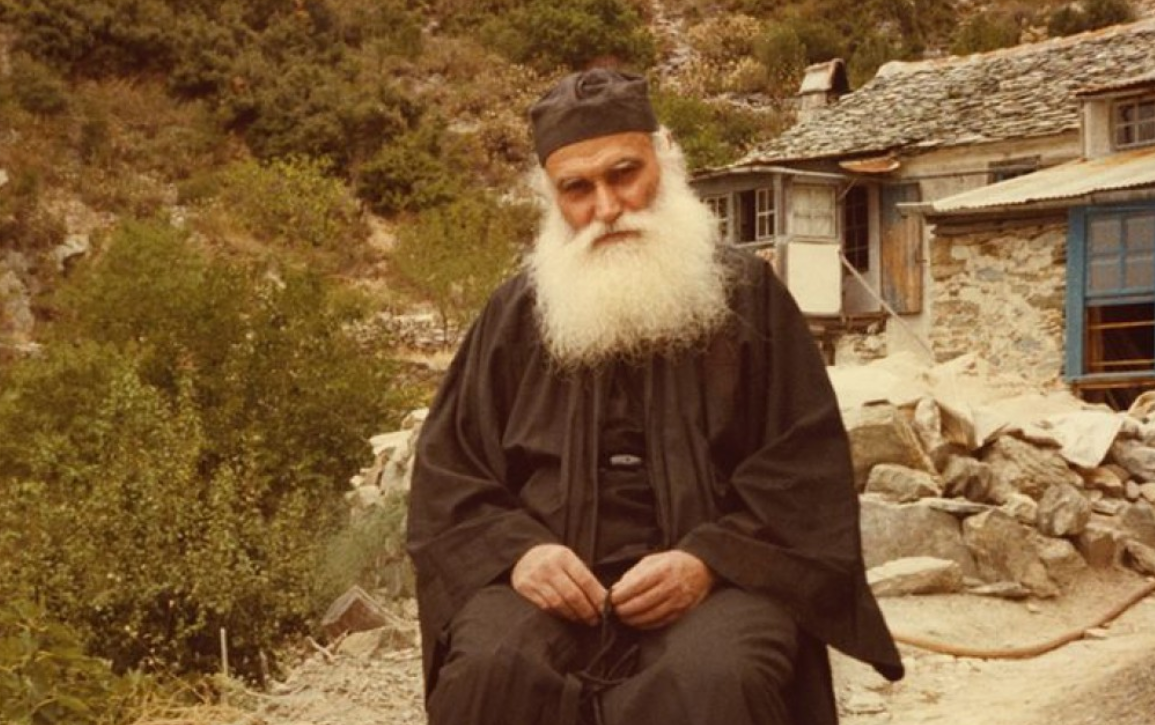 Как часто молиться. Чаще молитесь краткими молитвами. Как часто молиться. Девушка молится в церкви. Молитва господи бога.