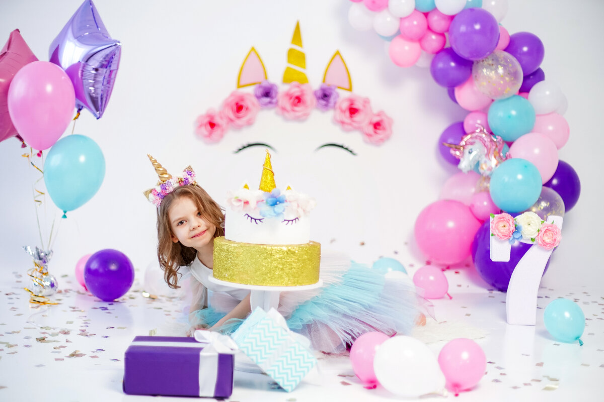 5 месяцев ребенку поздравления. День рождение 1 5 годика. Диме 1 годик поздравления. Поздравление с 1 годиком. Открытки с днём рождения ребёнку.