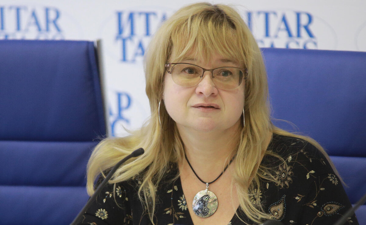 Светлана Аркадьевна Лаврова  (р. 23 января 1964)