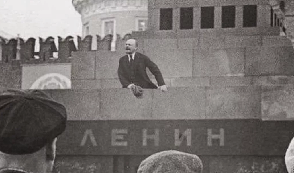 старый отец. папа на 28 лет старше. мама старше сына? старше сына. задача отец старше сына на 6 лет. папа на 28 лет старше.