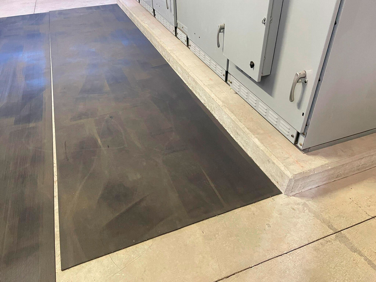 Использование на трансформаторной подстанции ТЭЦ диэлектрической дорожки 