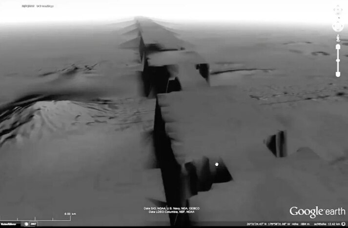 Глубина океана достигает нескольких. Дно моря. Санктум впадина. Море под водой. Глубина океана достигает нескольких.