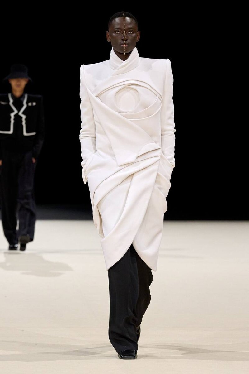 Мужская показ Giorgio Armani: Весна-лето 2025