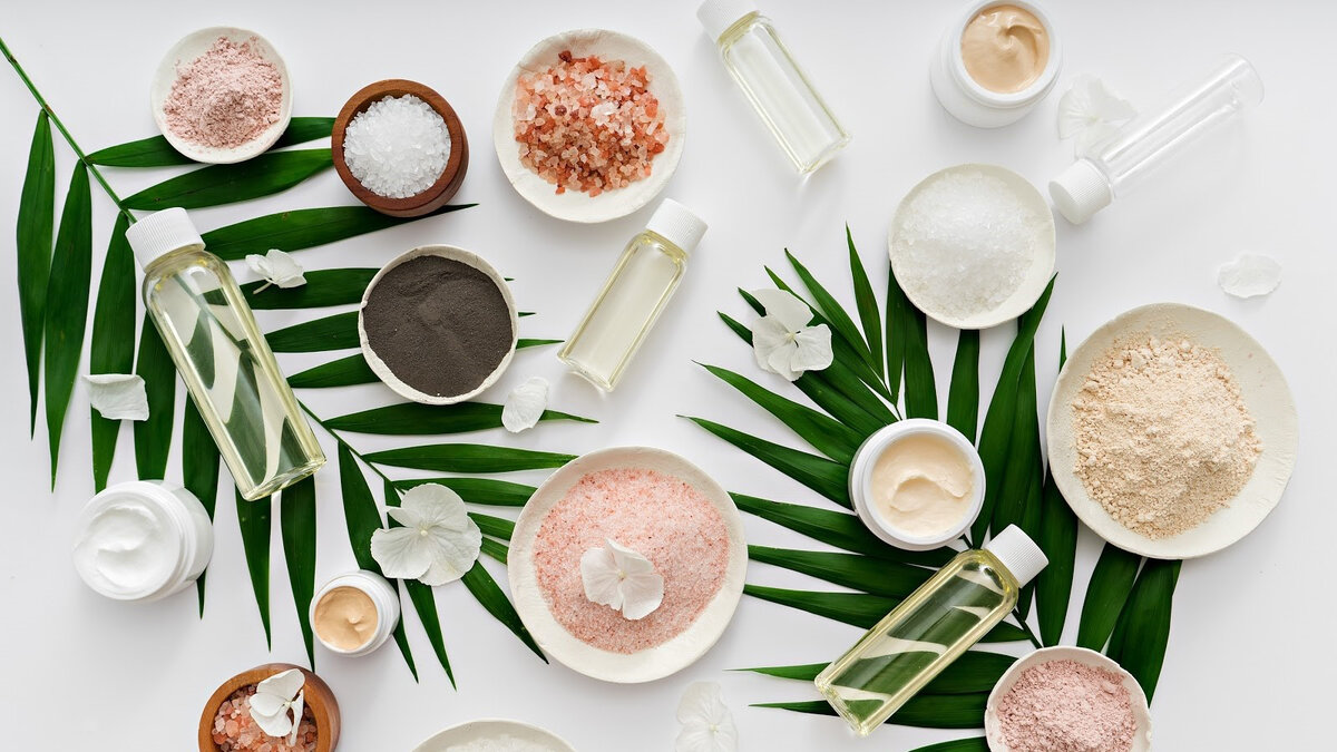 косметические активные компоненты. синтетическая косметика. средства косметики. косметические средства эстетика. состав косметических средств.