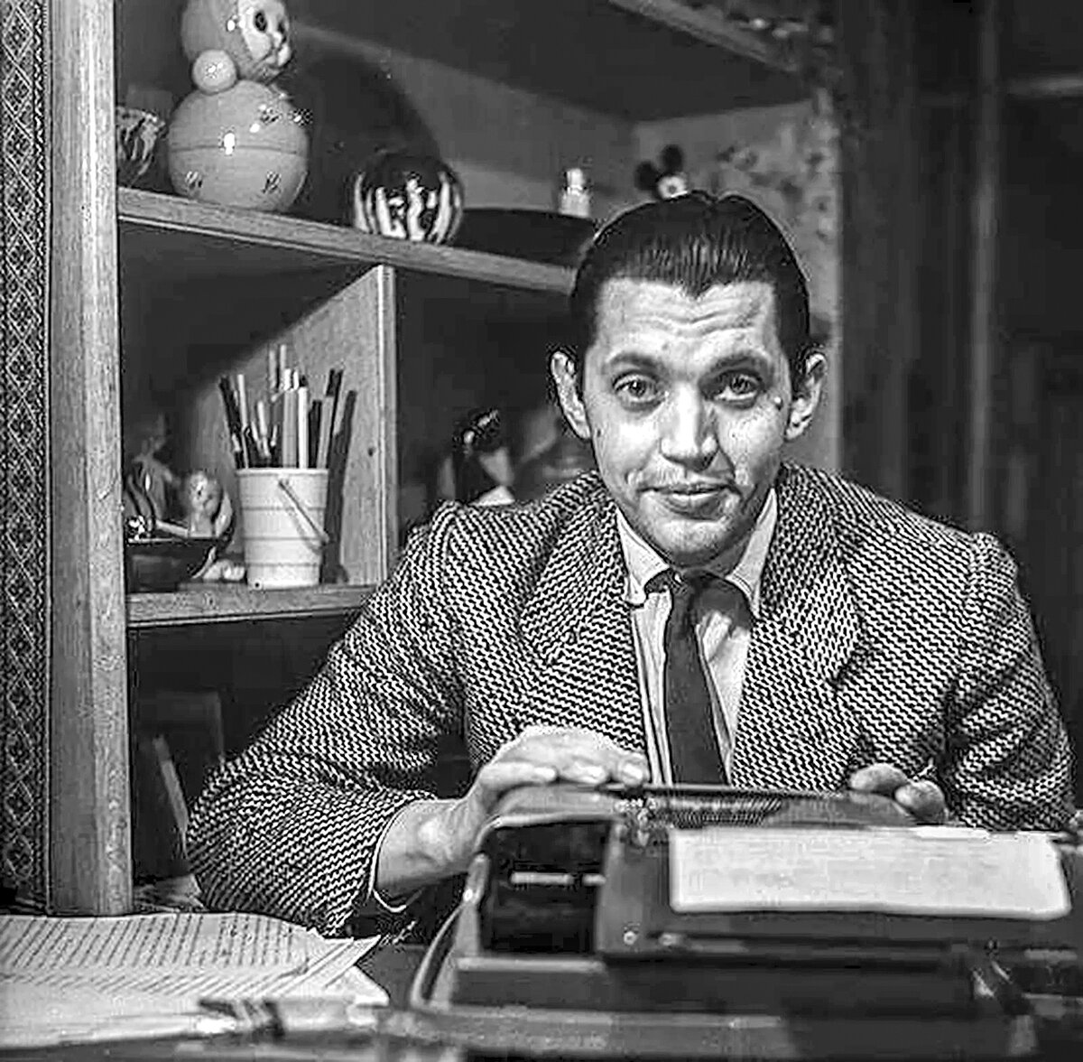 Душные ночи. Душной ночью в каролине. Спектакль пластилин кирилла серебренникова. Волшебный поцелуй на ночь. Джон болл книги.