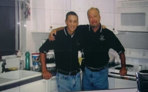 гавнище мем. мем давай по новой миша. выключи музыку мем. хочу выключить музыку. шумные соседи демотиватор.