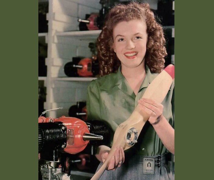 Будущая Мэрилин Монро работала на авиазаводе /фотографии взяты из доступных источников Яндекс.Картинки/