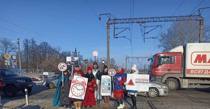    Рязанские железнодорожники провели профилактическую акцию на переезде7info.ru