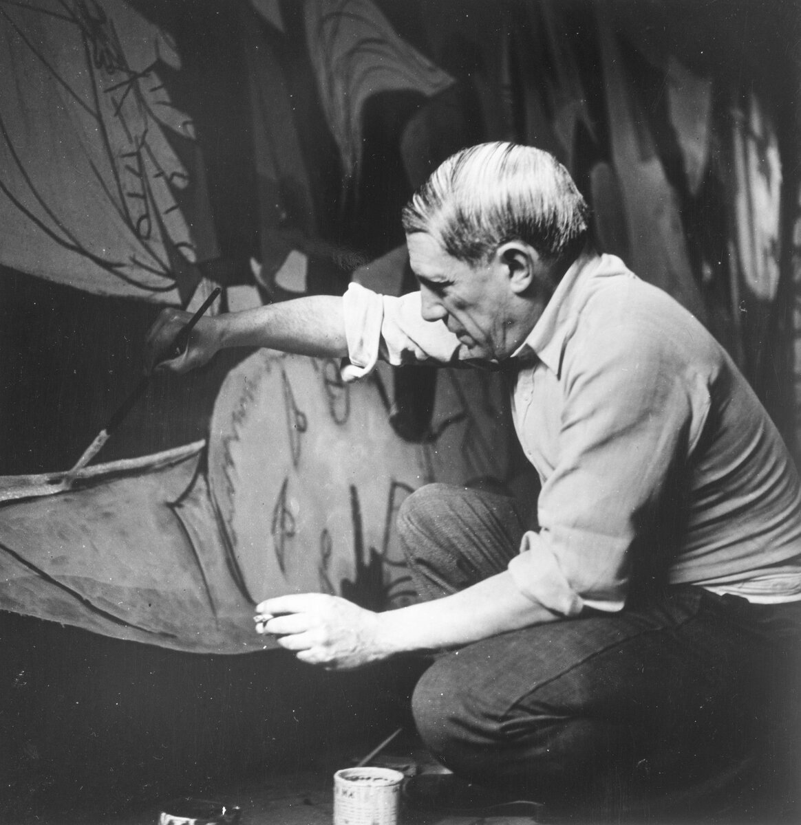 История неведомое. Пикассо рисует Гернику. Пикассо 1937.