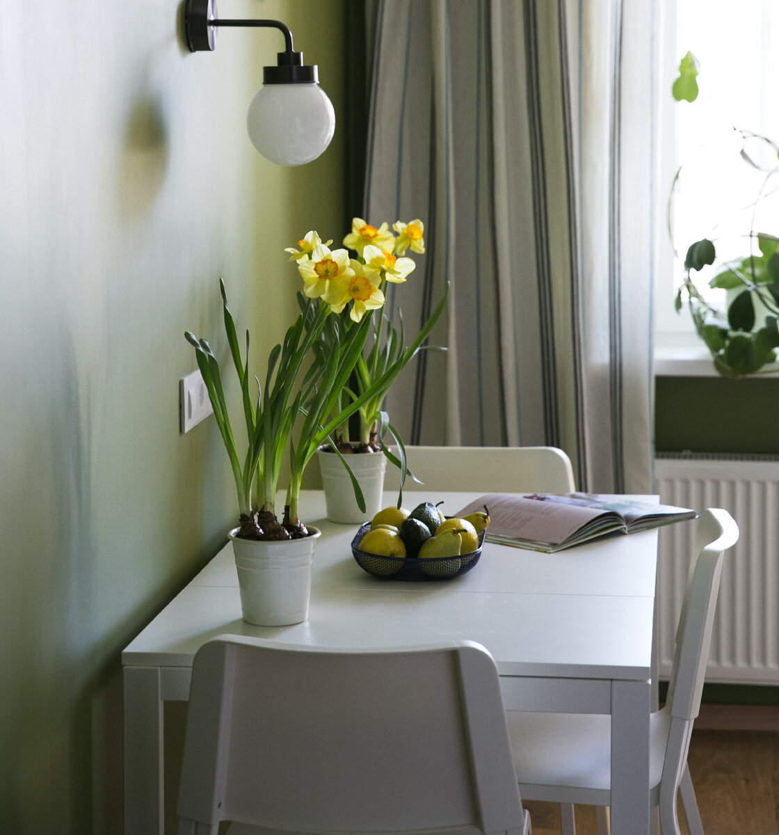 «Фактурный флизелин» STR19 001, Tarragon, краска Swiss Lake в оттенке SL-2540 Tarragon