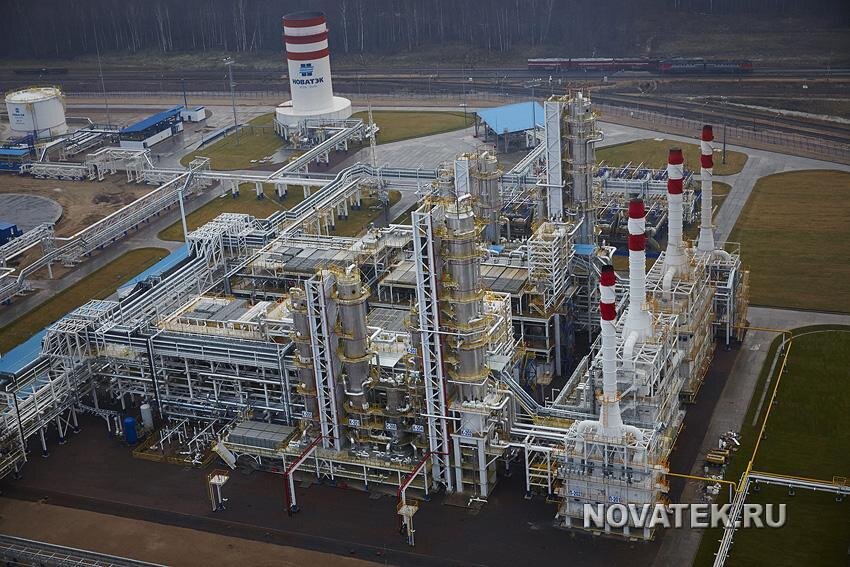 Комплекс по фракционированию и перевалке стабильного газового конденсата в Усть-Луге. Фото: Новатэк