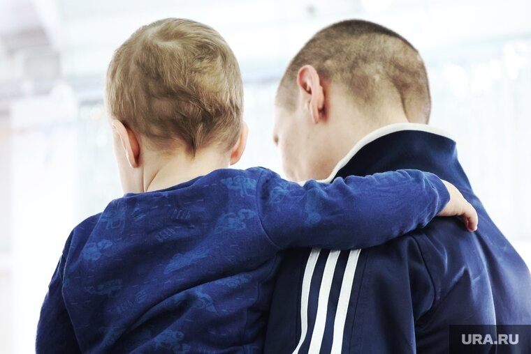 Девочка забеременела от отца. Педофильская семья. Отец в семье насильник. Елена копытова гласнова. Елена копытова гласнова.