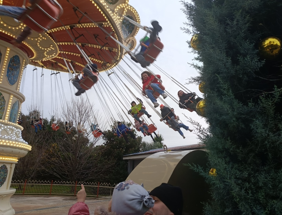 олимп парк сочи аттракционы. сочи парк богатырь аттракционы. новый парк в сочи. сочи парк аттракционы зимой работают. сочи парк аттракционы зимой работают.