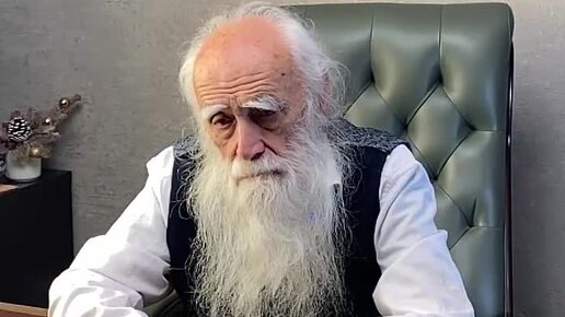 Пожилой человек в квартире. Женщина 50 лет. Счастливые пары в возрасте. Поменять жизнь в 50 лет женщине. Пожилые люди.