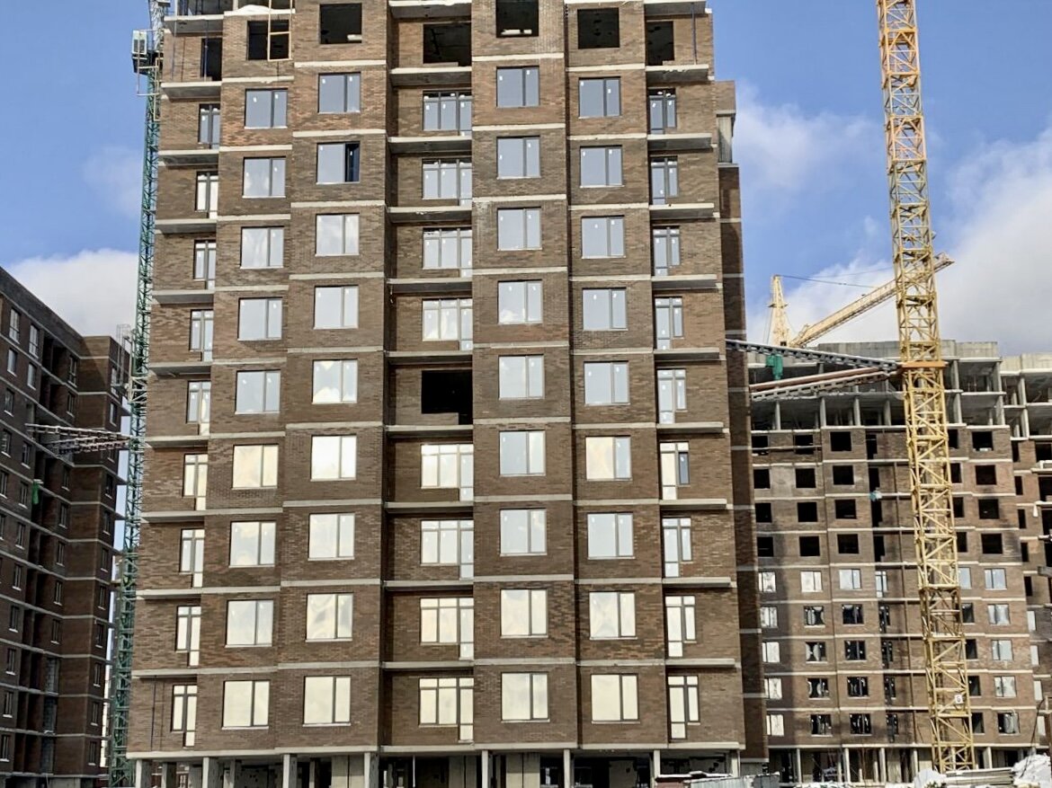 жилье по программе молодая семья. семья в загородном доме. потребительское кредитование. программа молодая семья условия. програам амолодая семья.