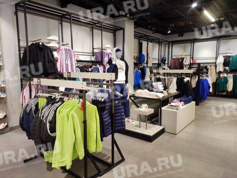 марки спортивной обуви. магазины спортивной найк. магазин спорт одежды. магазин одежды спортивных брендов. бренды спортивной одежды список.