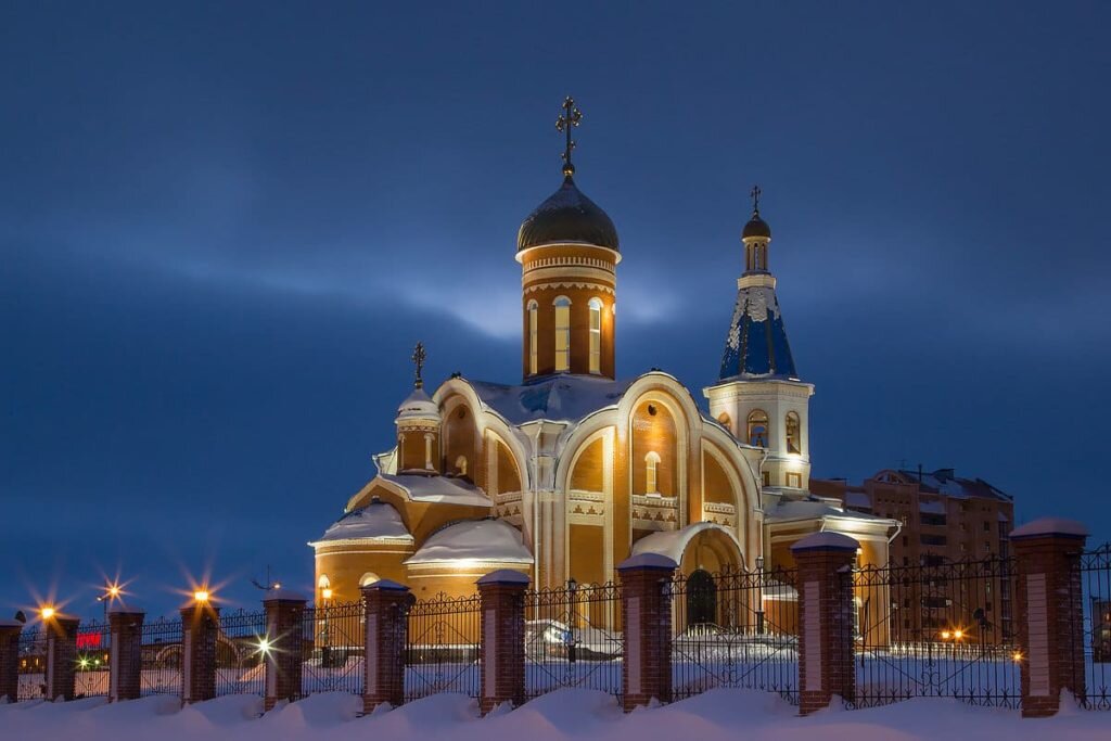 Новый уренгой сайт города. Храм новый Уренгой Южная часть. Храм Богоявленский г новый Уренгой фото. Новый Уренгой Ямало-Ненецкий автономный округ.