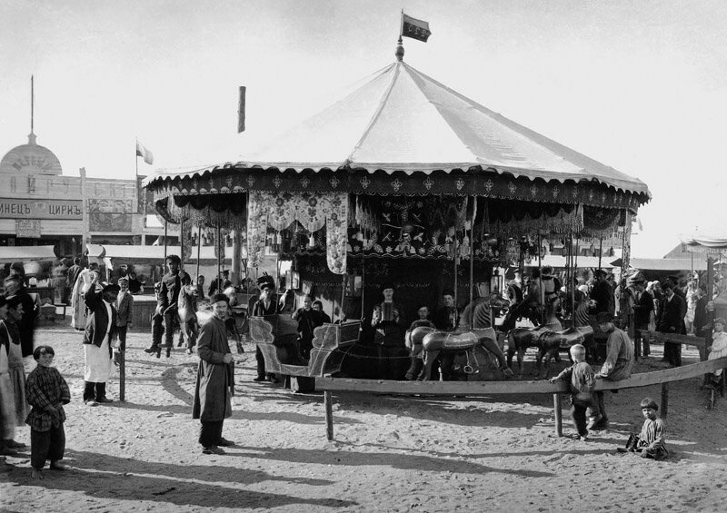 Нижегородская ярмарка. Карусели на Самокатной площади 1900-е
Дмитриев Максим Петрович