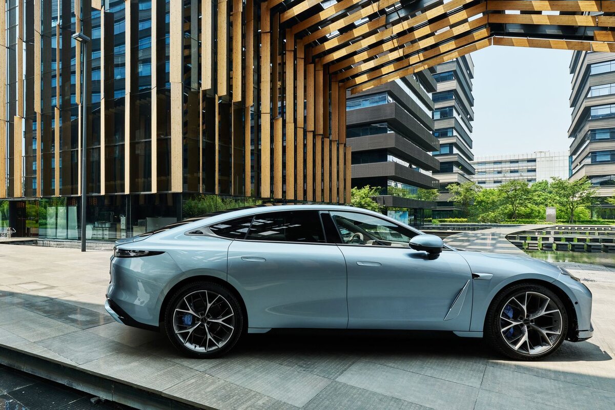 В Китае премиальные электромобили Chery выпускает под маркой Exeed, но у нас будет свой бренд — Exlantix