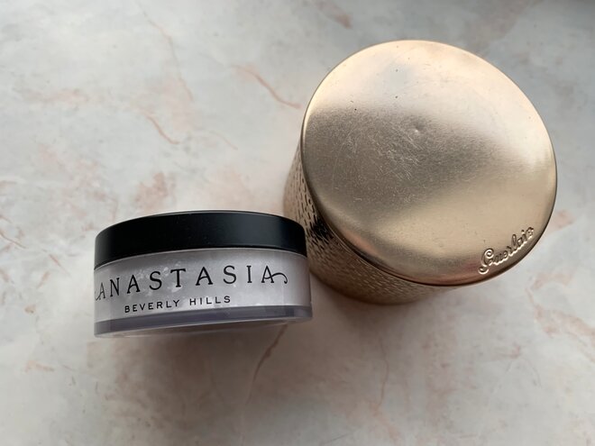 Anastasia Beverly Hills Mini Loose Setting Powder (Translucent); Guerlain Electric Pearl Meteorites Christmas Holiday