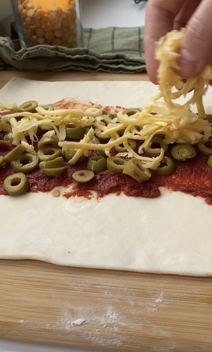 Разрезать головку сыра. Как правильно резать головку сыра. Задача на разрезание торта. Разрезать головку сыра тремя разрезами на восемь равных частей. Задача режем сыр.