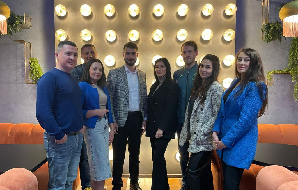 лидер сферы услуг