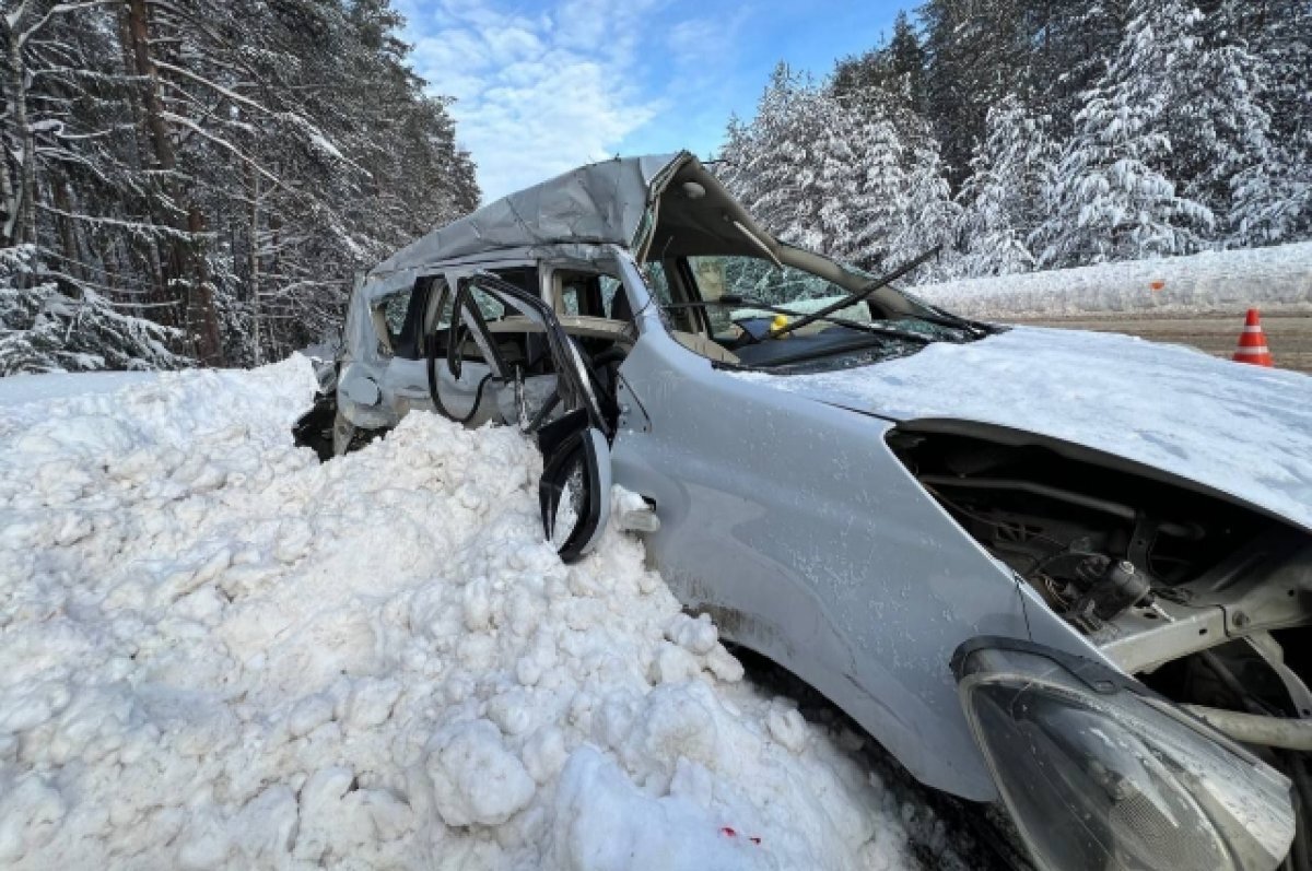    На трасе М-7 столкнулись автомобили Nissan Note и Hino.