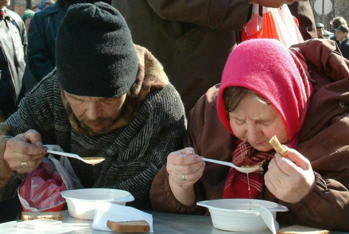 новогодний подарок для бабушек и дедушек в дом престарелых. бабушки и дедушки дом престарелых. пожилые люди и инвалиды. пенсионер инвалид. пожилые люди в пандемию.