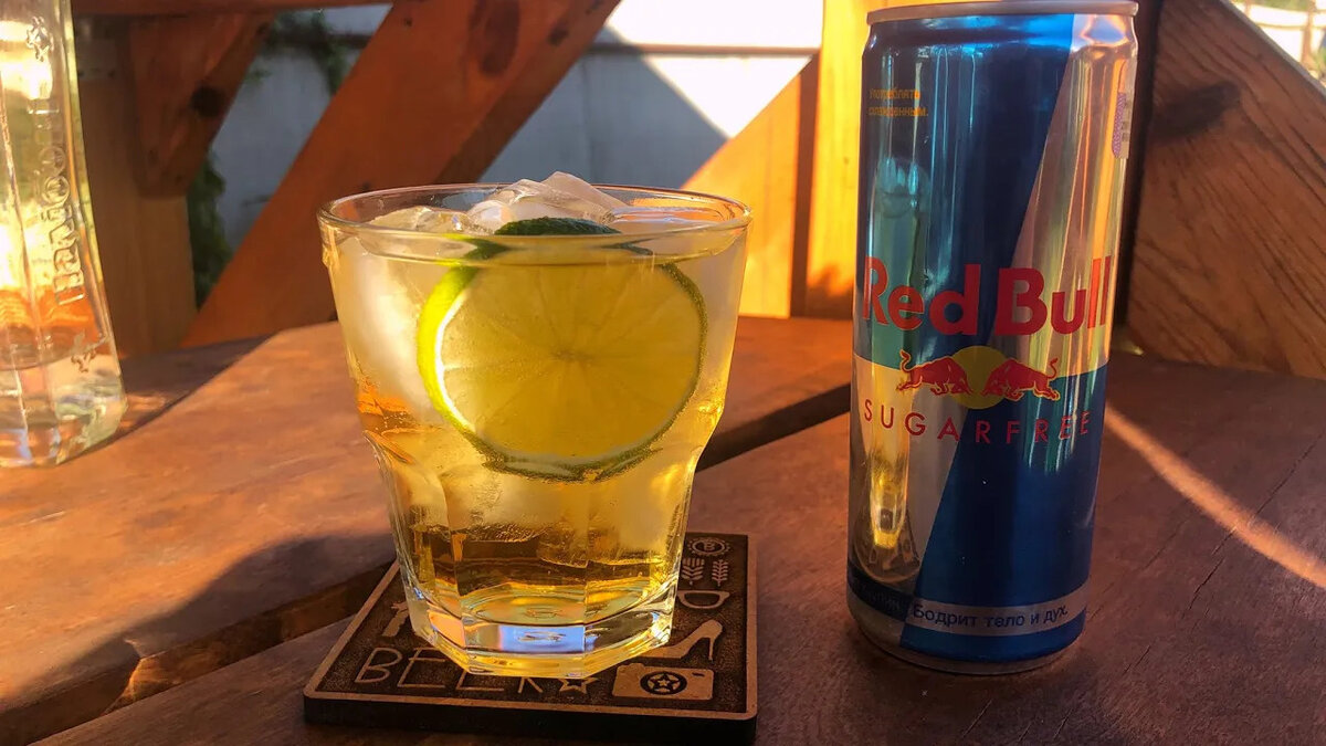 Водка с энергетиком (Ред Буллом)