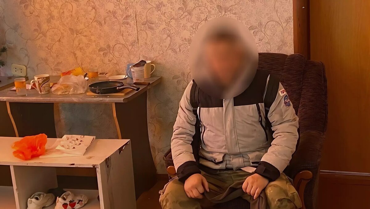     Житель Абакана сообщил, что его возлюбленная находится в Красноярском аэропорту и собирается лететь в Украину со взрывчаткой. Так он хотел отомстить за расставание.