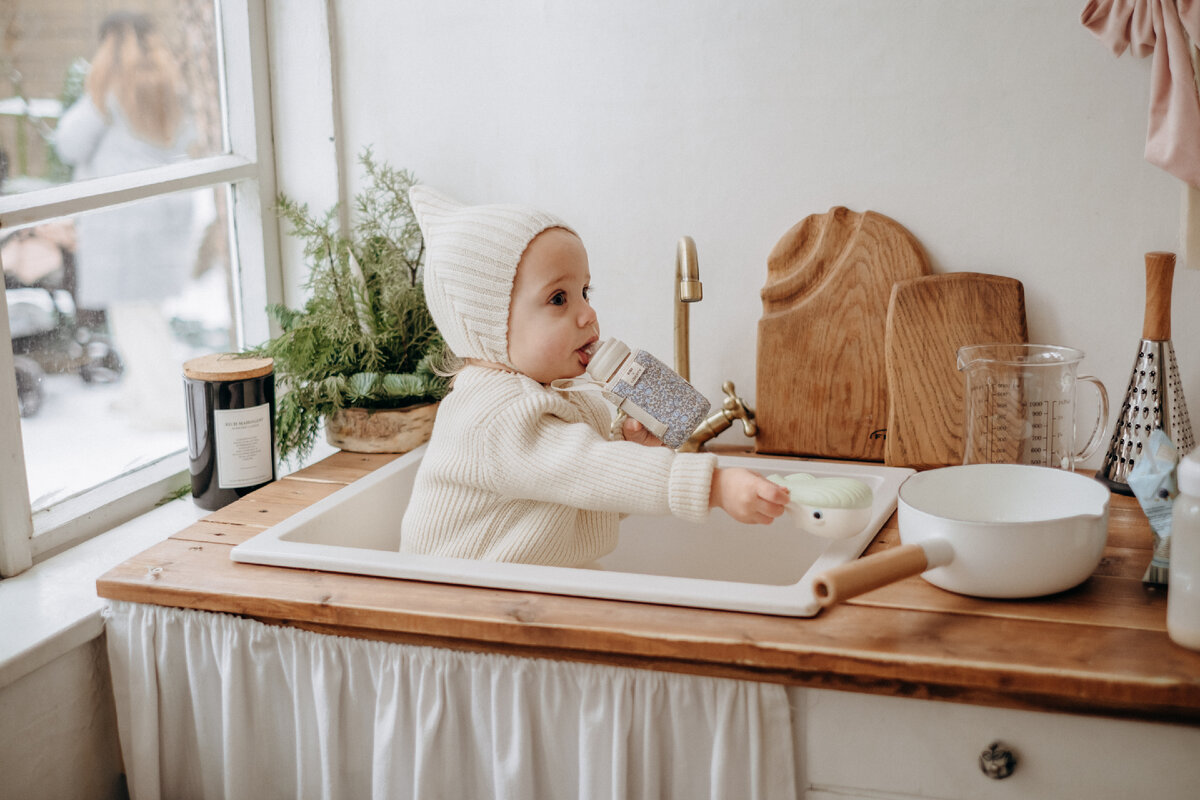 Бутылочка BIBS в комплекте с чехлом выглядит очень стильно