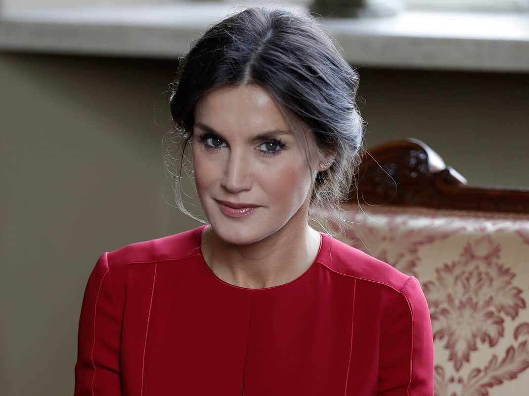 Я не повторяюсь не повторяюсь. Можно повторить пожалуйста. Не можем повторить мем. Повторите пожалуйста. Сколько можно повторять.