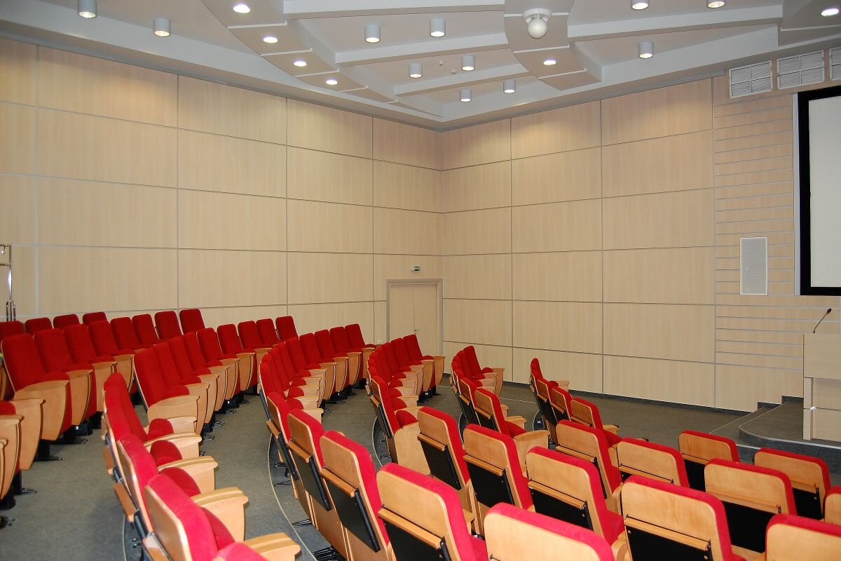 Конференц зал. Малый конференц зал. Маленький конференц зал. Ксандер томск. Кострома гостиница волга конференц зал.